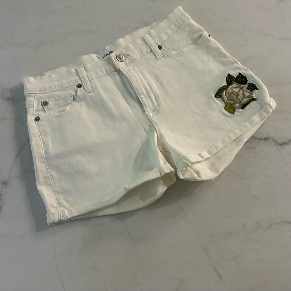 Hudson Midrise Asha Cuffed Shorts - size 28 Embroidered flower stretch